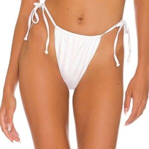 Good American Foiled Tiny Ties Bikini Bottom in Metallic White. Size 7